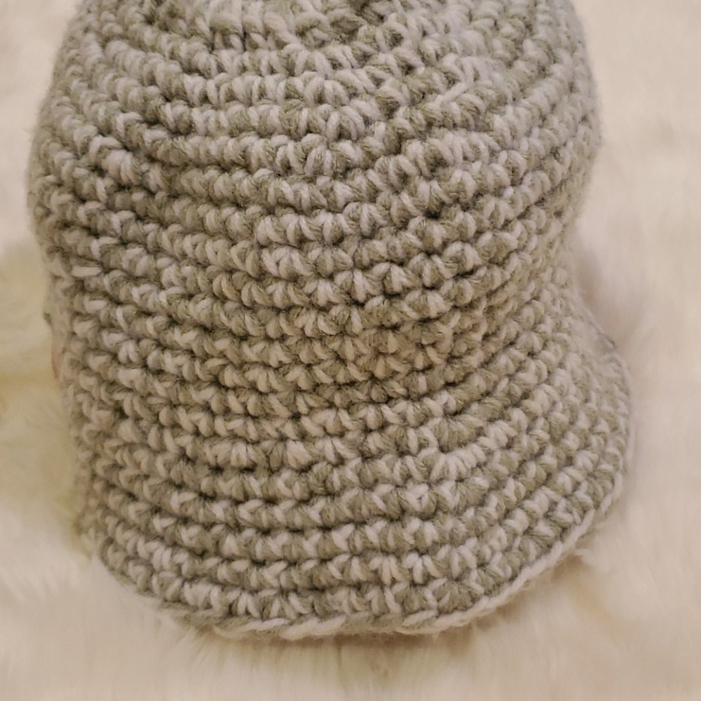 Crotcheted winter hat - Picture 4 of 5